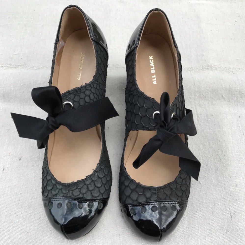 Nwt black mary jane ribbon textured shoes